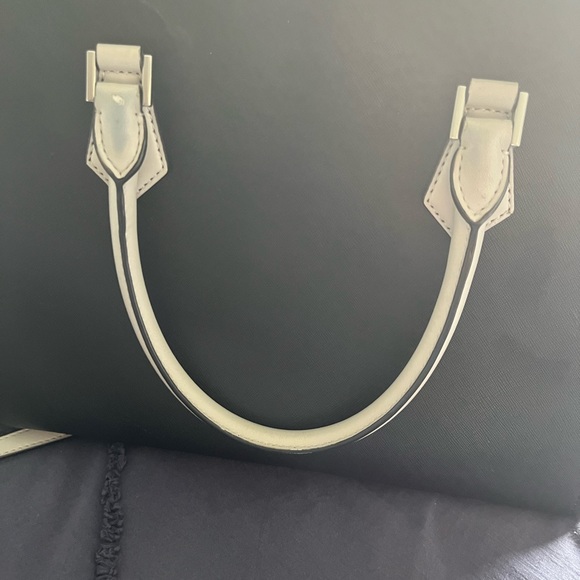 Black and greyish/whitish Michael kors hand bag. Marks shown in picture. - Picture 3 of 8